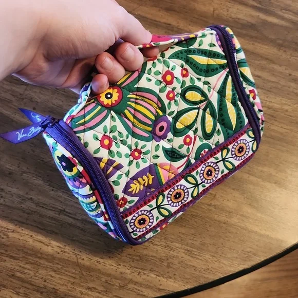 Vera Bradley cosmetic travel case - Picture 4 of 4